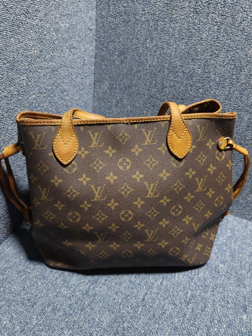Louis Vuitton Neverfull tote bag (Category: Luxury Bags & Wallets) located in Camalaniugan. Submitted by thrifter10 (Listing ID 1464501334, Image 1). Description: .