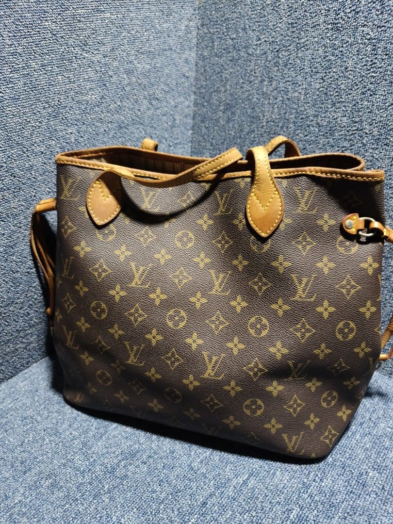 Louis Vuitton Neverfull tote bag (Category: Luxury Bags & Wallets) located in Camalaniugan. Submitted by thrifter10 (Listing ID 1464501334, Image 2). Description: .