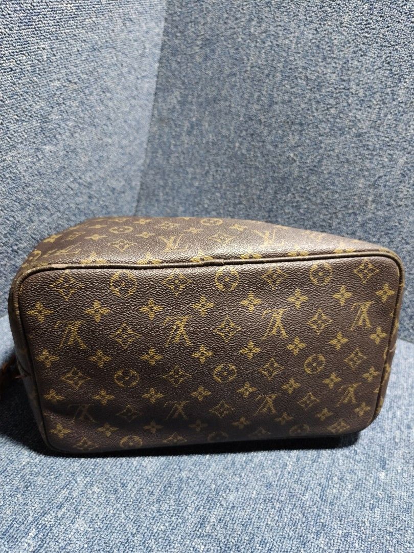 Louis Vuitton Neverfull tote bag (Category: Luxury Bags & Wallets) located in Camalaniugan. Submitted by thrifter10 (Listing ID 1464501334, Image 3). Description: .