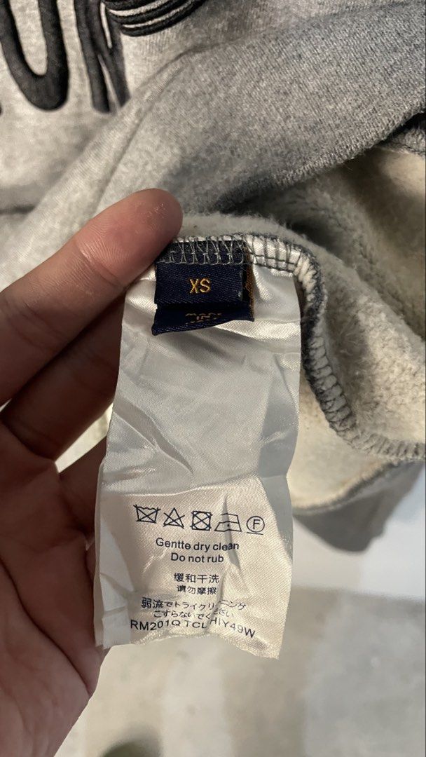 Louis Vuitton Sweater (Category: Announcements) located in Arayat. Submitted by christian_srno (Listing ID 1464446640, Image 3). Description: .