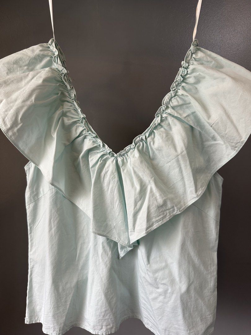 Love Bonito Ruffle V-nexk top (Category: Blouses) located in Quezon City. Submitted by tan__k (Listing ID 1464398008, Image 2). Description: Size LB S / US 4 Style poplin ruffle top color Pale Mint green NO flaws.