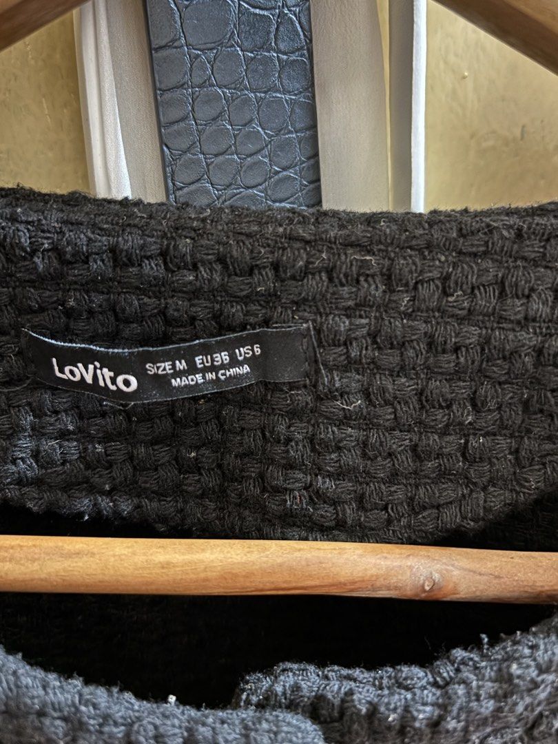 Lovito Black Textured Cropped Jacket (Category: Coats, Jackets and Outerwear) located in Manila. Submitted by haydee008 (Listing ID 1464392015, Image 3). Description: White Sequin Tweed Vest. Size M. Pearl buttons, pocket details. Sparkly and chic..