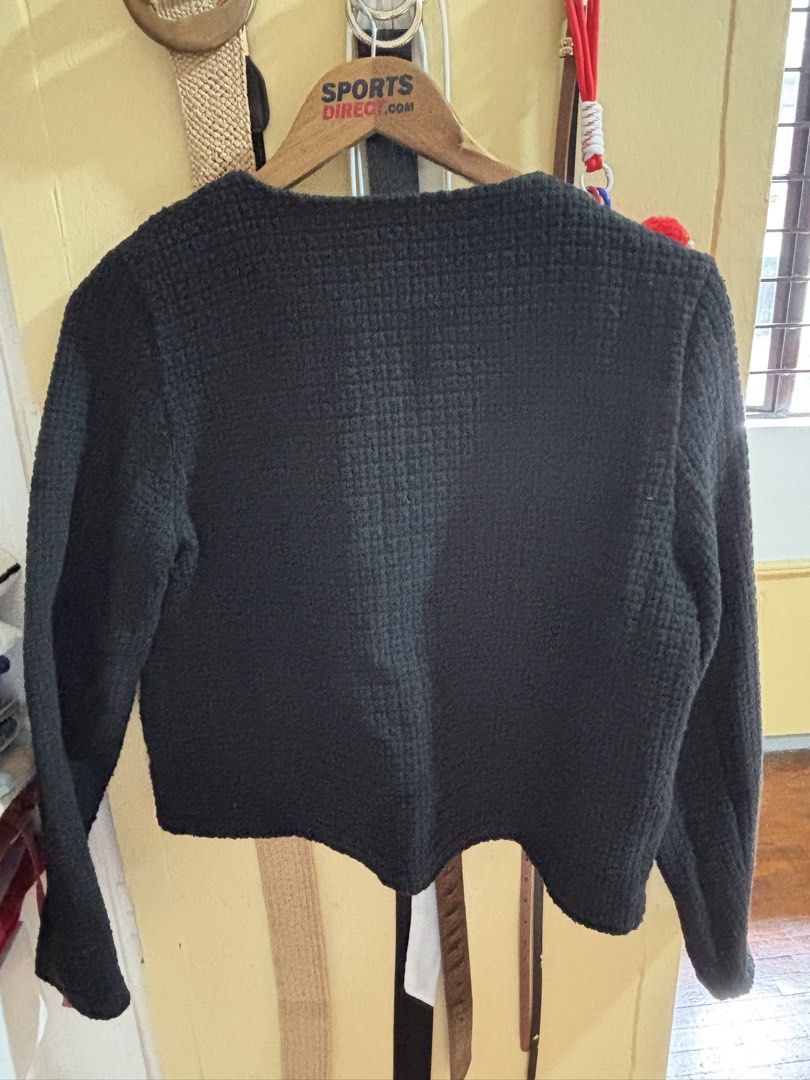 Lovito Black Textured Cropped Jacket (Category: Coats, Jackets and Outerwear) located in Manila. Submitted by haydee008 (Listing ID 1464392015, Image 2). Description: White Sequin Tweed Vest. Size M. Pearl buttons, pocket details. Sparkly and chic..