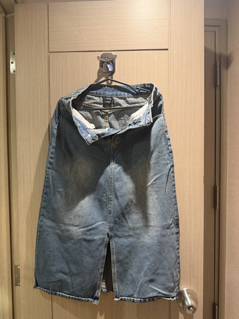 Lovito Denim Midi Skirt with Front Slit (Category: Skirts) located in Manila. Submitted by ekathleeen (Listing ID 1464462171, Image 1). Description: Decluttering!! 👖 Used once but still in good condition Waist: S/EU 34 Length: Below knee My height: 5’4 Loc: Makati .