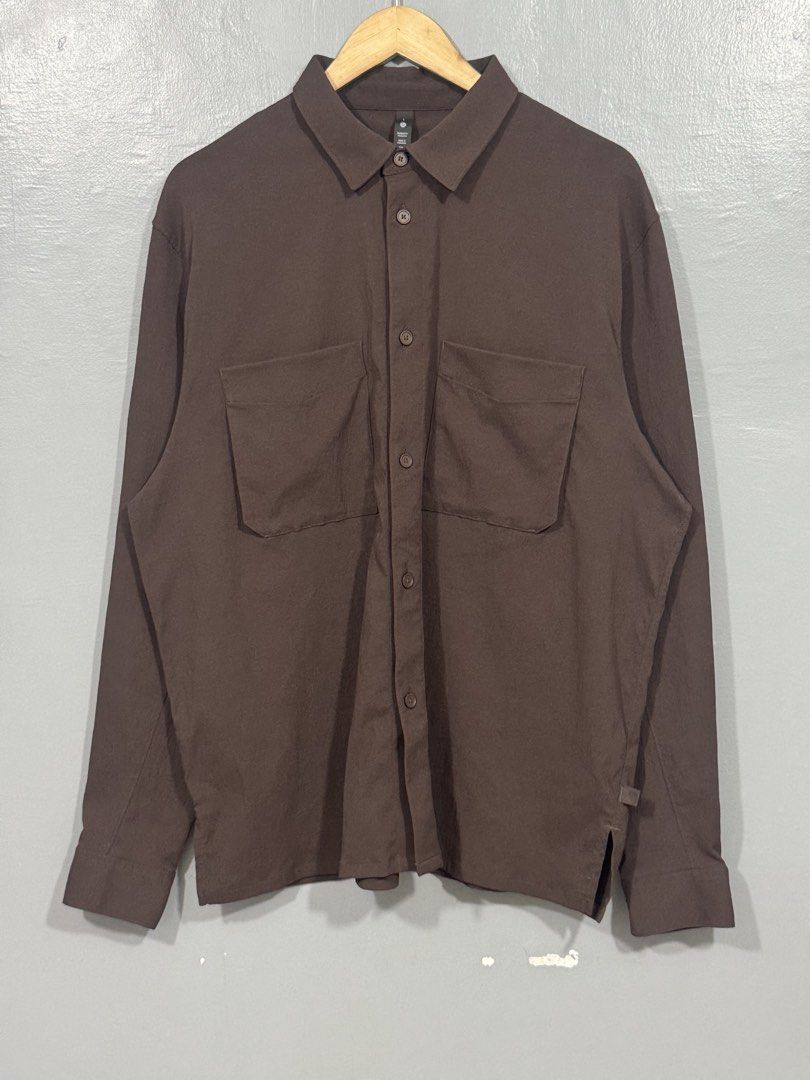 Lululemon - Relaxed Fit Button Up Shirt (Category: Coats, Jackets and Outerwear) located in Manila. Submitted by sophisticatedgoons (Listing ID 1464370786, Image 2). Description: Lululemon Relaxed Fit Button Up Shirt Item code: LM3EICS Size: L Dimes: 24 x 30 Very good condition No issue.