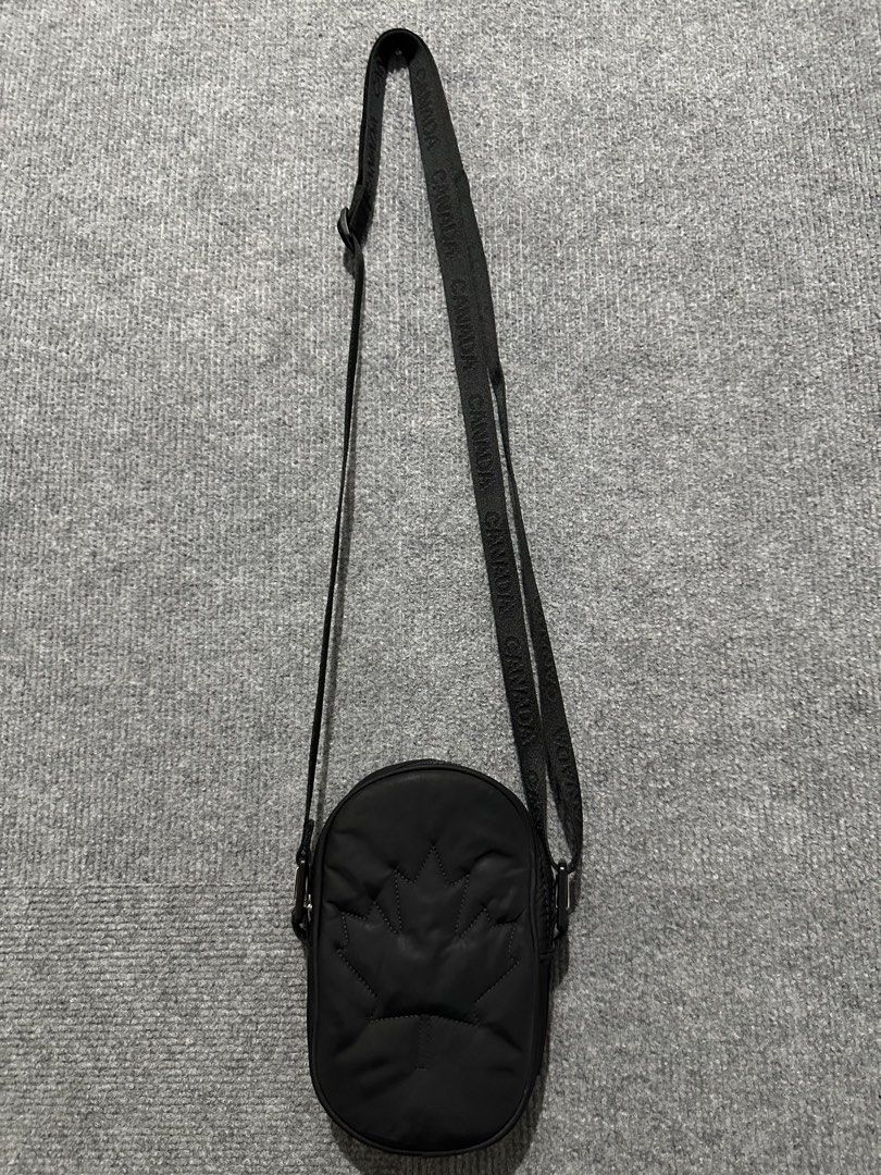 Lululemon Black Crossbody Bag with Canada Strap (Category: Cross-body Bags) located in Villasis. Submitted by justinramosonfb (Listing ID 1464469467, Image 2). Description: - Black Lululemon crossbody bag - Canada logo detail on the strap - Convenient front pocket - Secure main zippered compartment - Adjustable strap for a custom fit - Ideal for everyday errands or travel adventures.