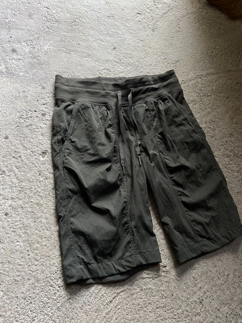 Lululemon Short Dot 6 (Category: Shorts) located in Cavite. Submitted by abasolo_jv (Listing ID 1464420100, Image 3). Description: Good Condition 10/10 Color rate Need wash for safety Dot 6 on tag authentic offer lang po.