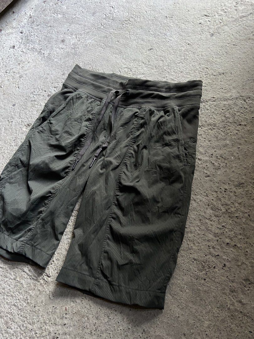 Lululemon Short Dot 6 (Category: Shorts) located in Cavite. Submitted by abasolo_jv (Listing ID 1464420100, Image 2). Description: Good Condition 10/10 Color rate Need wash for safety Dot 6 on tag authentic offer lang po.