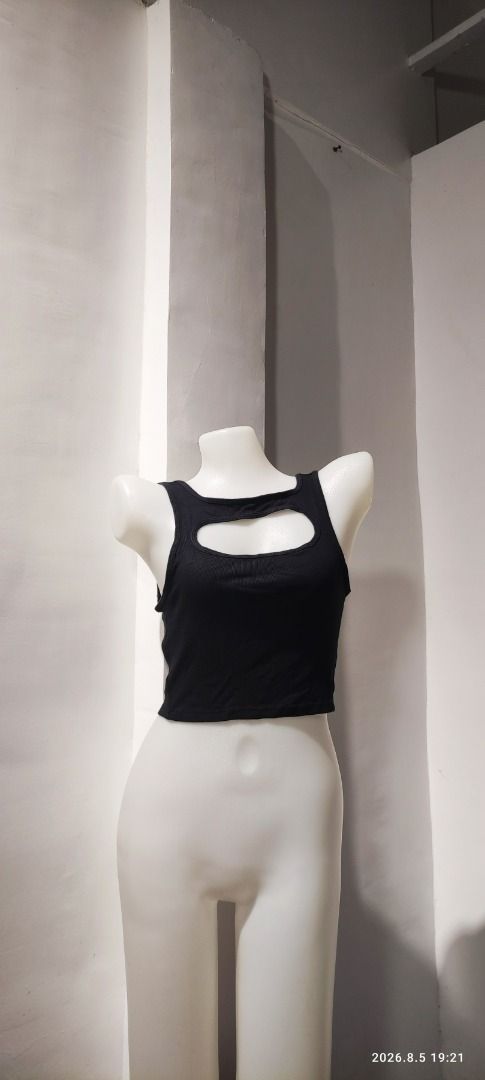 Lululemon (size 6) LA Front Cut-Out Crop Tank (Category: Activewear) located in Calamba. Submitted by lulu.thrift.finds (Listing ID 1464489779, Image 1). Description: Lululemon Size 6 LA Front Cut-Out Crop Tank No discount for single items. Can give a little discount for multiple-item purchases. Kindly check my store, selling all lulu :) First to pay basis Payment via GCash only Shipped thru Jnt within 2-3 days Free shipping for min 1.5k purchase