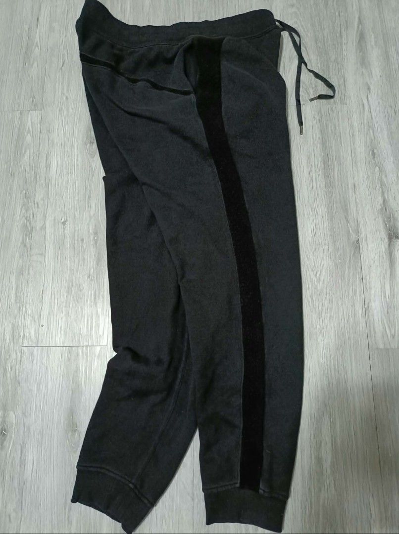 Lululemon pants (Category: Other Bottoms) located in Angeles City. Submitted by 2bee_shop (Listing ID 1464539152, Image 3). Description: Lululemon sweatpants free size / 38 / 5 🧷 CONDITION & CR 9/10 🧷 REALLY SIDE DETAILS 🧷 ISSUE ON LOGO 300 + SF ( NEGOTIABLE).
