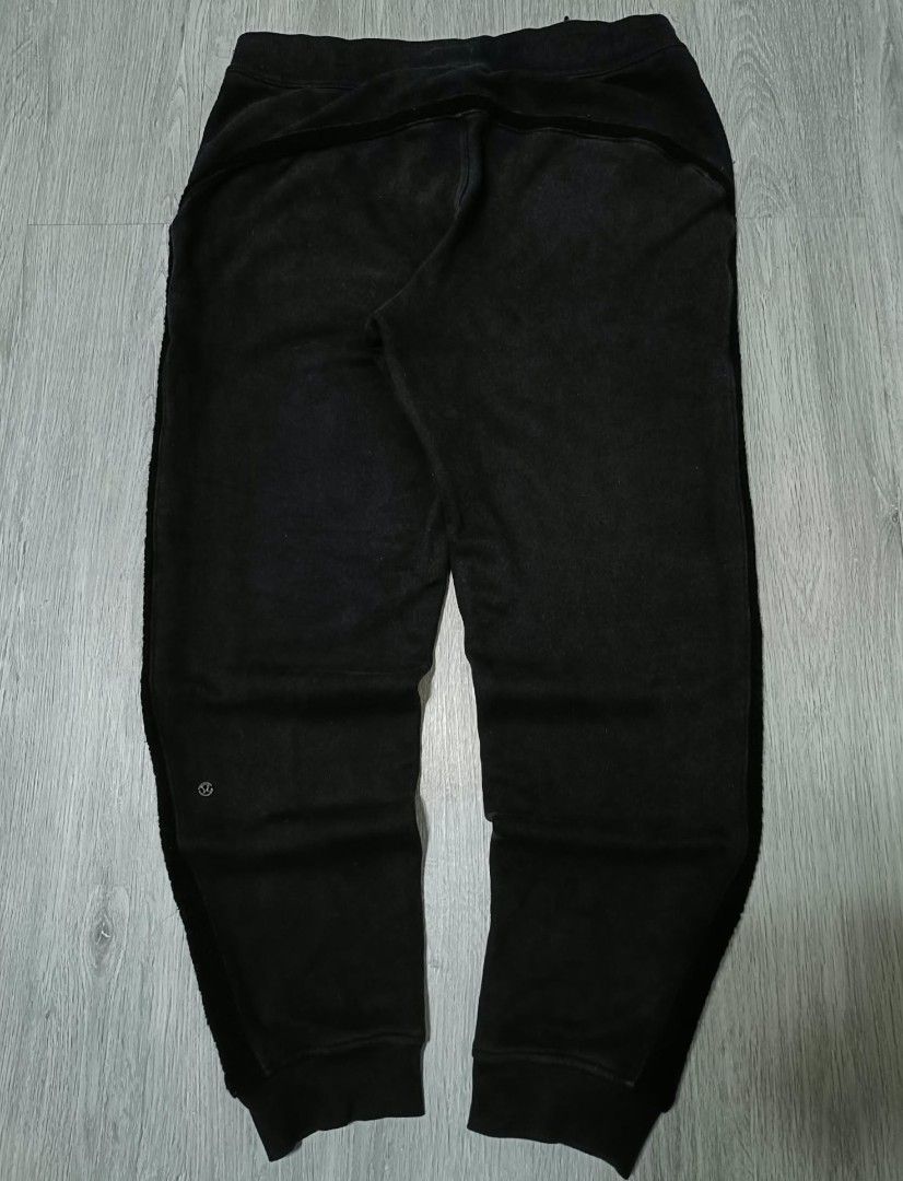 Lululemon pants (Category: Other Bottoms) located in Angeles City. Submitted by 2bee_shop (Listing ID 1464539152, Image 2). Description: Lululemon sweatpants free size / 38 / 5 🧷 CONDITION & CR 9/10 🧷 REALLY SIDE DETAILS 🧷 ISSUE ON LOGO 300 + SF ( NEGOTIABLE).