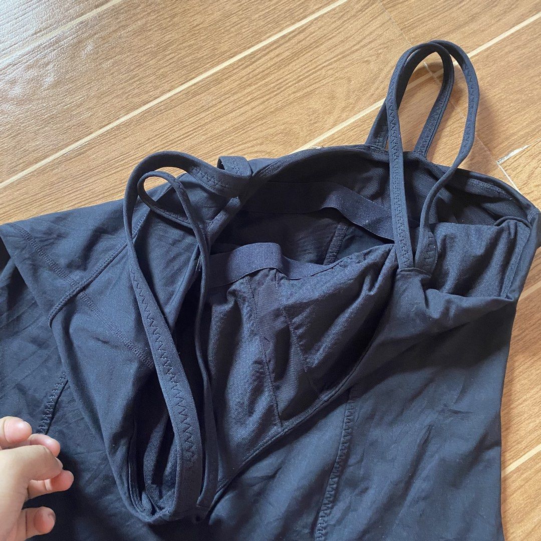 Lululemon top (Category: Activewear) located in Paete. Submitted by fat.archives (Listing ID 1464396874, Image 2). Description: Dimes Bust 19 Length 28 Dot 12 +sf.