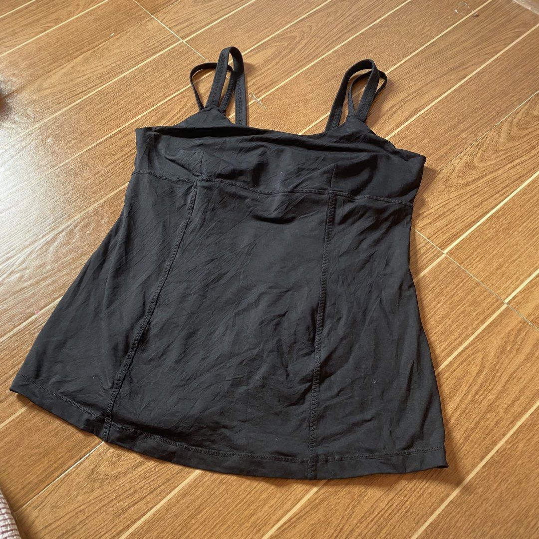 Lululemon top (Category: Activewear) located in Paete. Submitted by fat.archives (Listing ID 1464396874, Image 1). Description: Dimes Bust 19 Length 28 Dot 12 +sf.