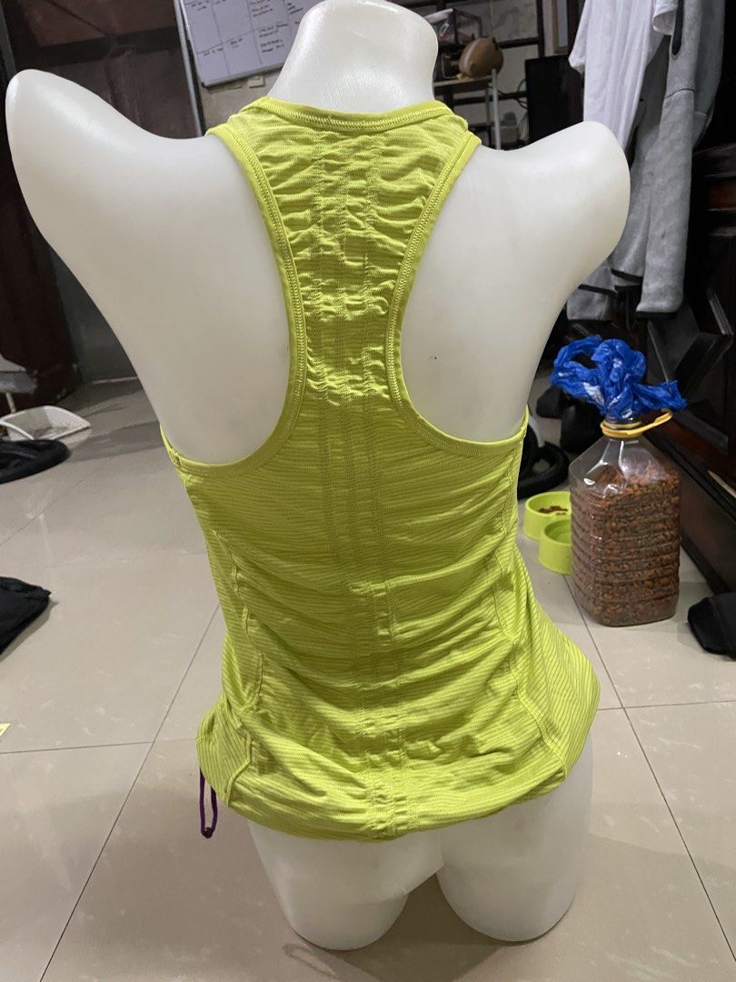 Lululemon top size 4 (Category: Activewear) located in Rizal. Submitted by allenrion (Listing ID 1464448766, Image 2). Description: Preloved lululemon top Size: 4 Price: 270 pesos Disclaimer: No brand affiliation. All items are thrifted and pre-owned. All trademarks, logos, and copyrights belong to their respective owners..
