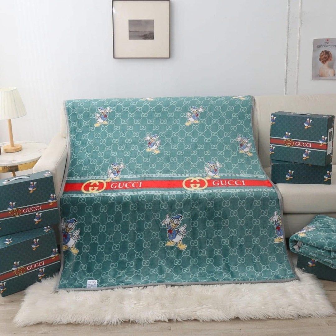 luxury blanket lightweight (Category: Bedding & Towels) located in Manila. Submitted by annepalanioalfaro (Listing ID 1464395809, Image 3). Description: onhand actual photo taguig city.