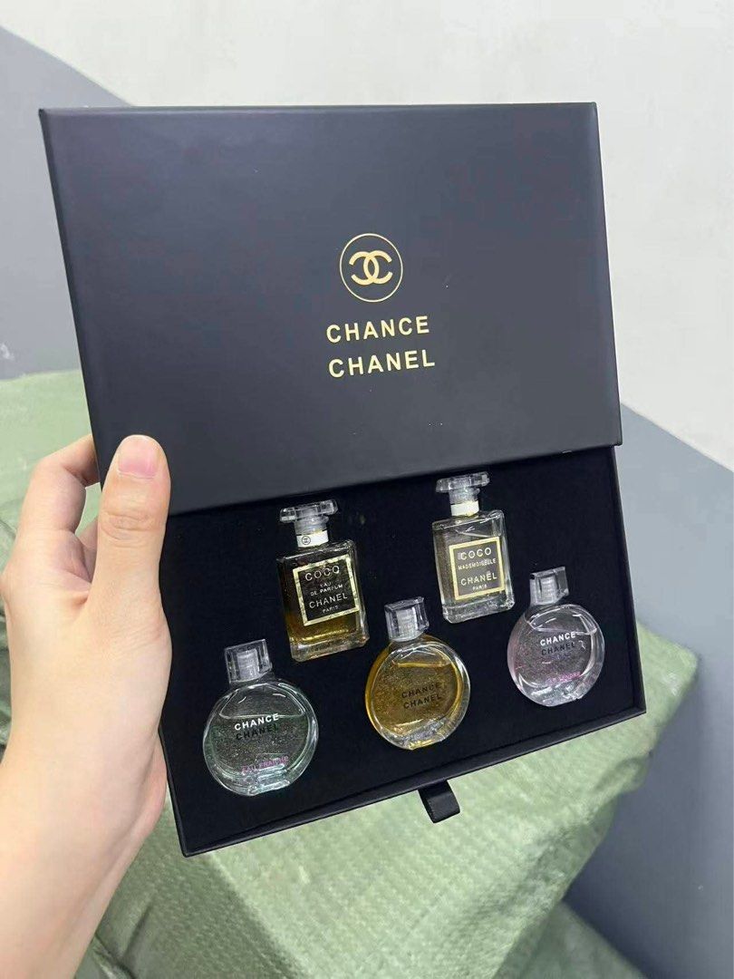 Luxury Perfume (Category: Fragrance & Deodorants) located in Manila. Submitted by businesspform (Listing ID 1464471371, Image 1). Description: 🎀LUXURY PERFUMES COLLECTIONS 🏷️2300 / sealed ⭐️ payment first (pre order) ⭐️ visit our page @getblstd.ph on IG for proof of legitimacy & other available items. .