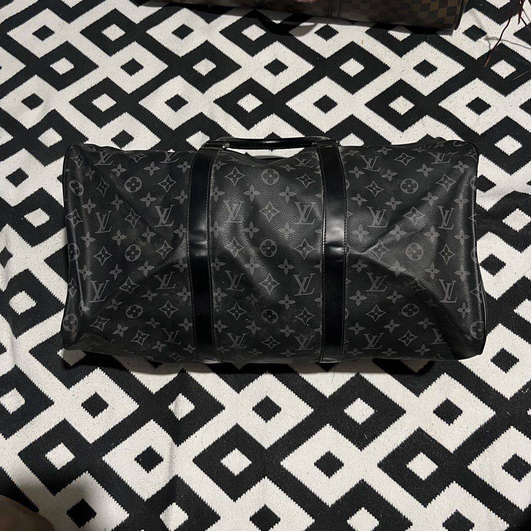 LV DUFFLE BAG (Category: Luxury Bags & Wallets) located in Manila. Submitted by seven.stitch (Listing ID 1464410922, Image 1). Description: lv duffle bag no issue black hardware .