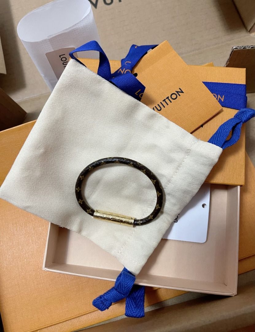 lv monogram leather magnet bracelet pre order (Category: Bracelets) located in Quezon City. Submitted by japanandsingaporeluxepreloved (Listing ID 1464418919, Image 1). Description: .