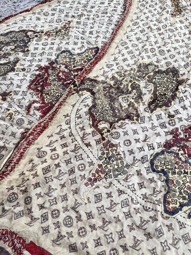 LV SCARVES (Category: Scarves) located in Dipolog. Submitted by janja2002 (Listing ID 1464411064, Image 3). Description: EXCELLENT CONDITION GALING JAPAN SURPLUS.