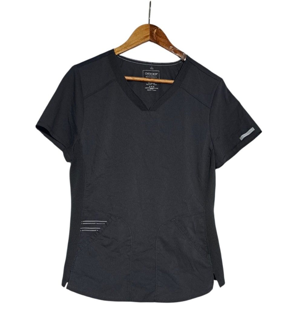 (M) Cherokee Gray scrub top only (Category: Activewear) located in Tanauan. Submitted by scrubsuitshoppreloved (Listing ID 1464361099, Image 1). Description: .