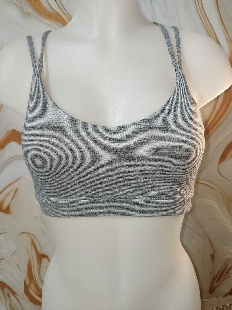 M: OLD NAVY ACTIVE SPORTS BRA PADDED (Category: Activewear) located in Manila. Submitted by truecrystal-1407 (Listing ID 1464512813, Image 2). Description: .
