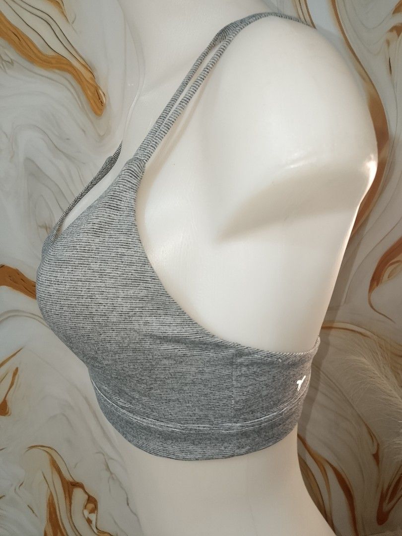 M: OLD NAVY ACTIVE SPORTS BRA PADDED (Category: Activewear) located in Manila. Submitted by truecrystal-1407 (Listing ID 1464512813, Image 3). Description: .
