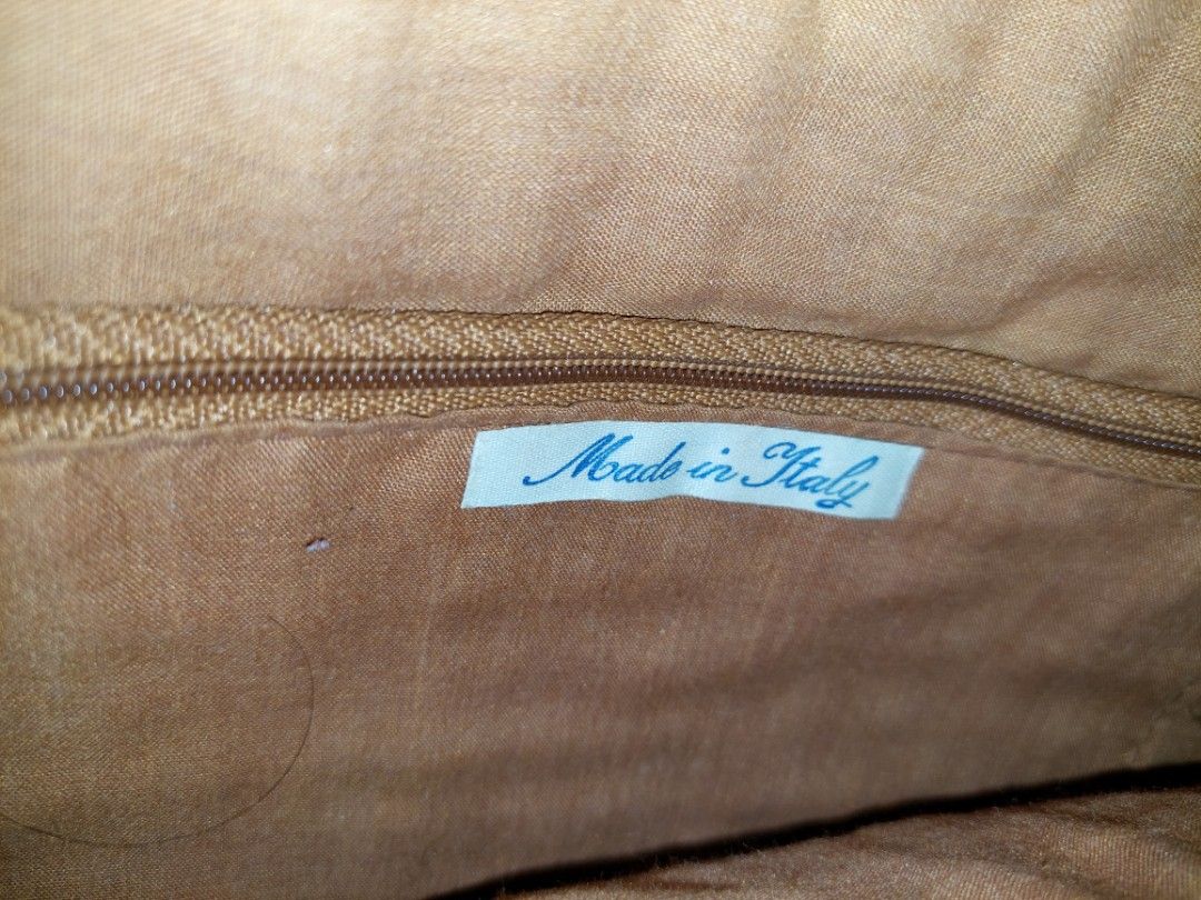 Made in Italy bag (Category: Carriers & Slings) located in Manila. Submitted by okeanos (Listing ID 1464362787, Image 3). Description: Personal item good condition selling just to declutter.