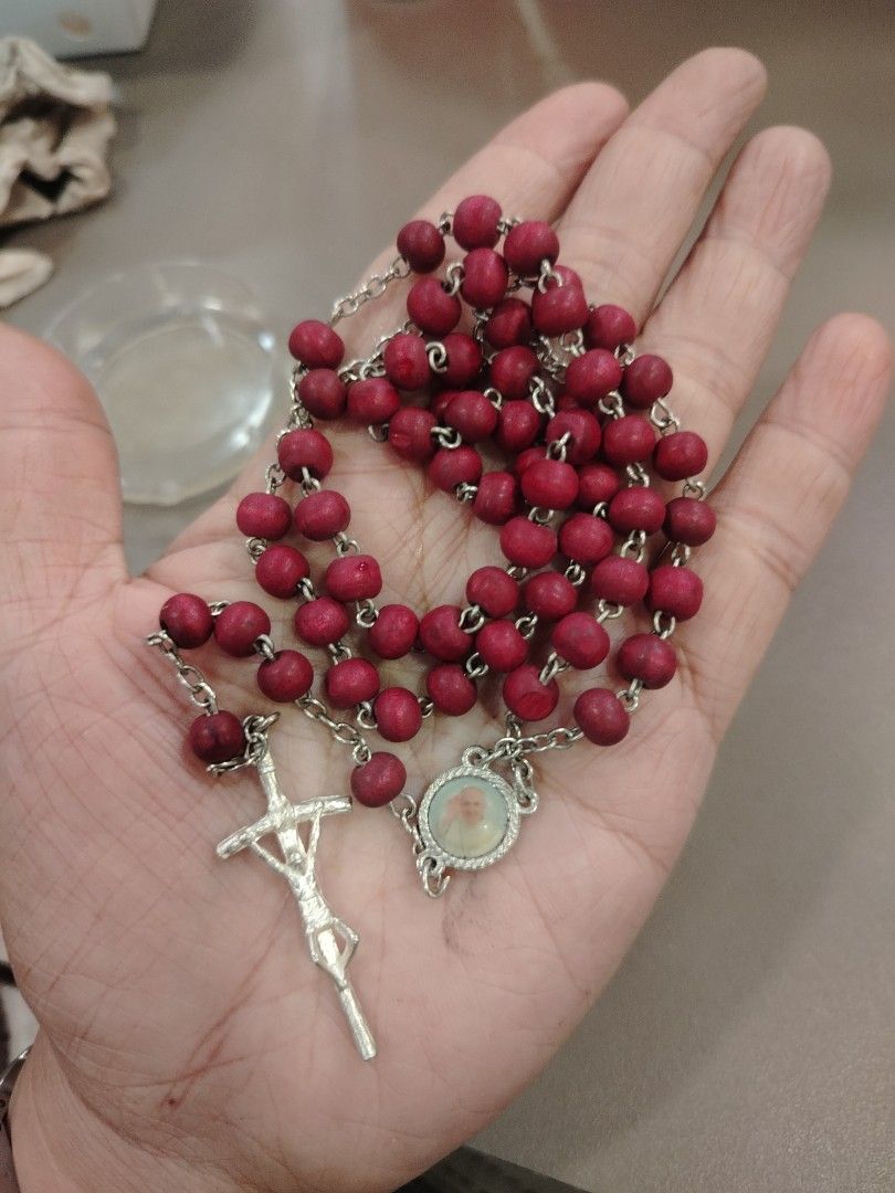 Made in Vatican Francisco rosary (Category: Religious Items) located in Manila. Submitted by billionare (Listing ID 1464513250, Image 1). Description: made in Vatican Rome Pope Francis rosary.