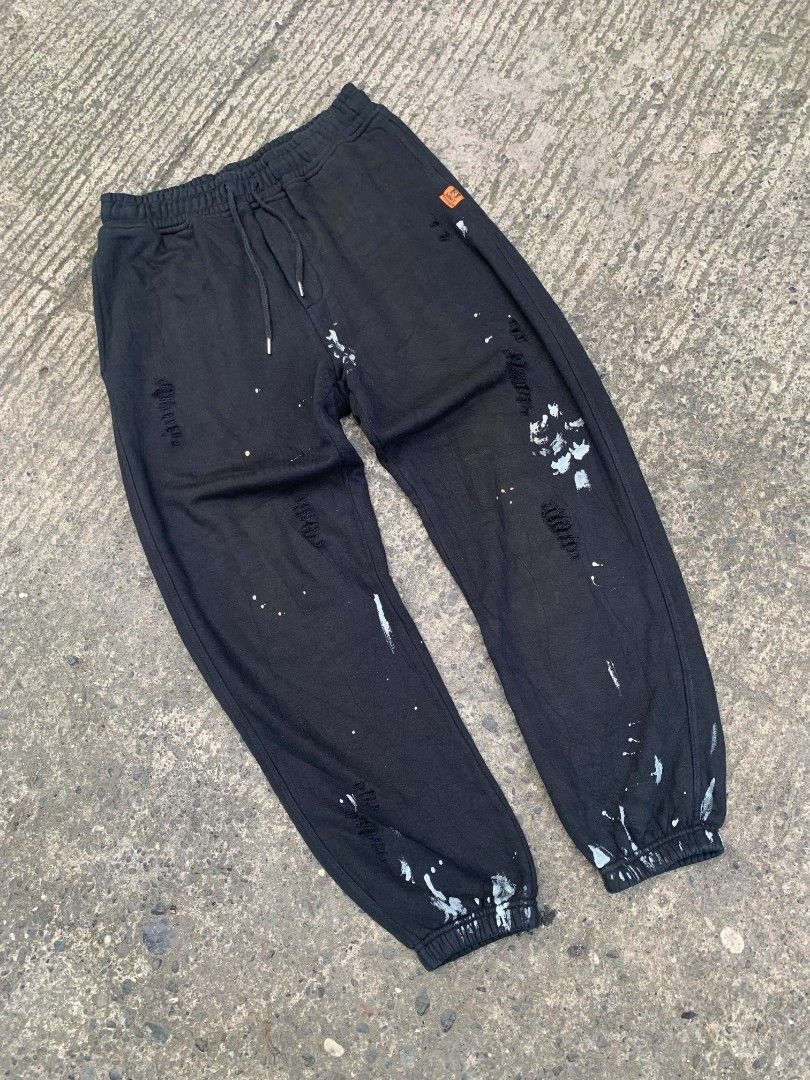 MAISON MIHARA YASUHIRO DISTRESSED JOGGER SWEATPANTS (Category: Joggers) located in Davao. Submitted by thrift_cuttiiee1000 (Listing ID 1464519000, Image 1). Description: EXCELLENT CONDTION NO HIDDEN FLAWS WAIST: 30 - 36 INCHES LENGTH: 39 INCHES THIGH : 12 INCHES.