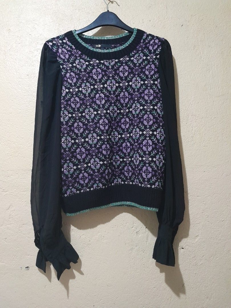 Maje longsleeves blouse medium (Category: Blouses) located in Quezon City. Submitted by tchalamett (Listing ID 1464367109, Image 1). Description: maje longsleeves blouse medium authentic 8/10 condition.