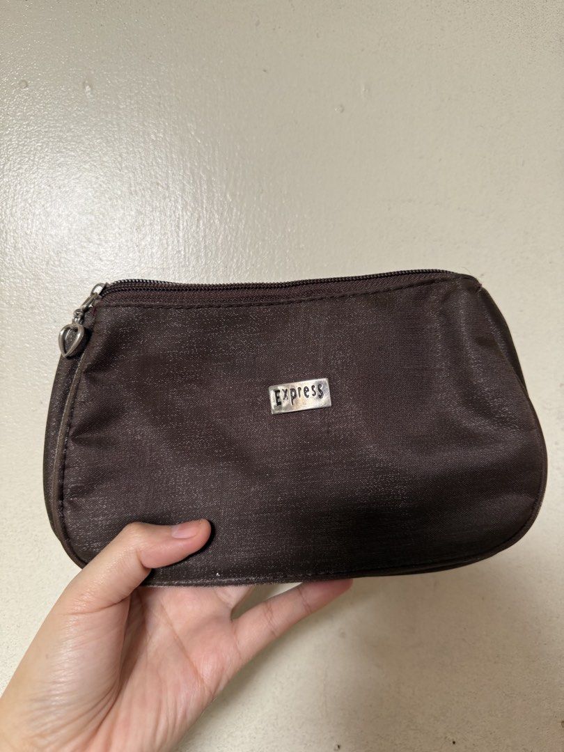 Makeup pouch (Category: Purses & Pouches) located in Kuala Lumpur. Submitted by mmmm_mmmm0808 (Listing ID 1464420528, Image 1). Description: .