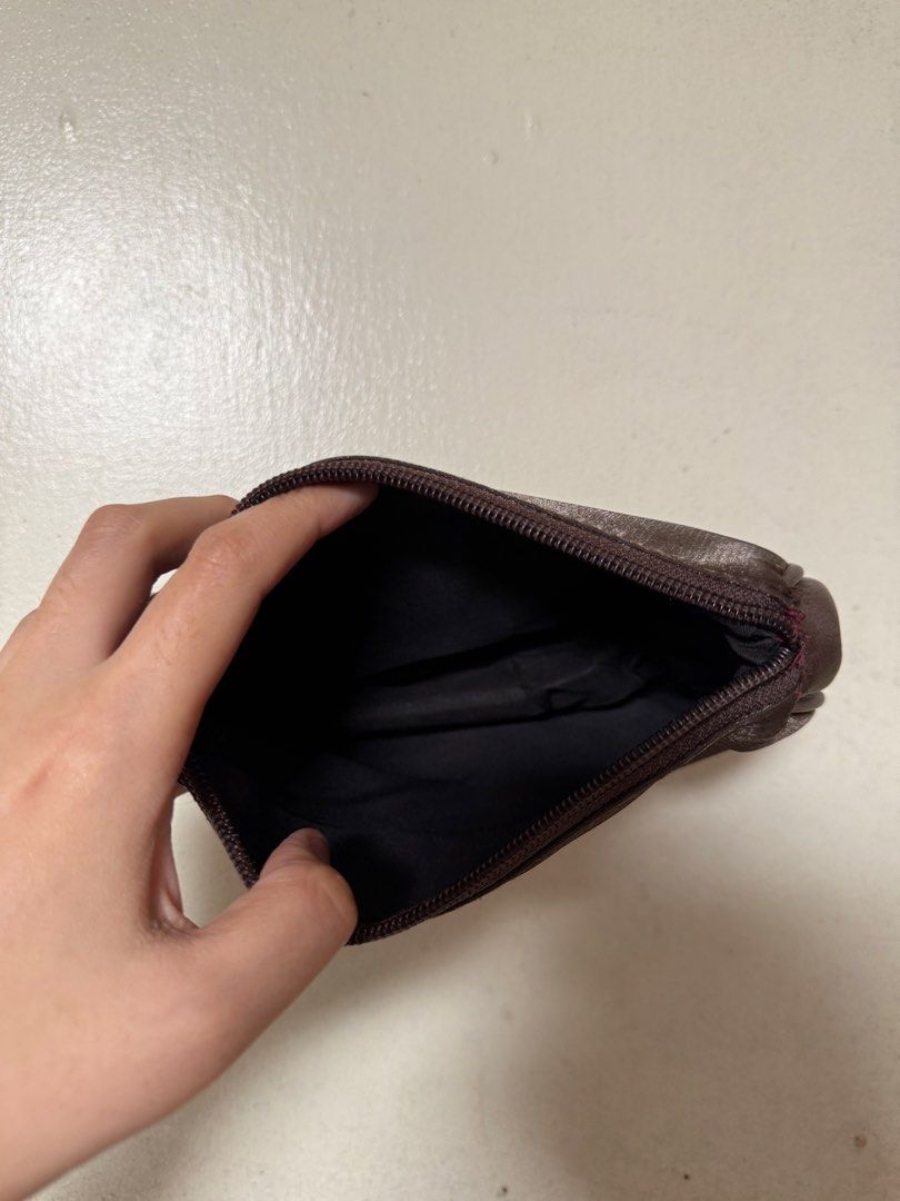 Makeup pouch (Category: Purses & Pouches) located in Kuala Lumpur. Submitted by mmmm_mmmm0808 (Listing ID 1464420528, Image 2). Description: .