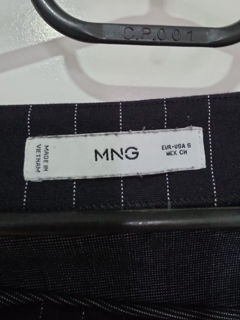 MANGO Black Pinstripe Skirt Size S (Category: Jeans) located in Santa Rosa. Submitted by marionette2728 (Listing ID 1464368969, Image 2). Description: - MNG Black Skirt with White Pinstripes - Made in Vietnam - Size: S - Versatile: Suitable for work or casual outfits - Please check photos for condition details.