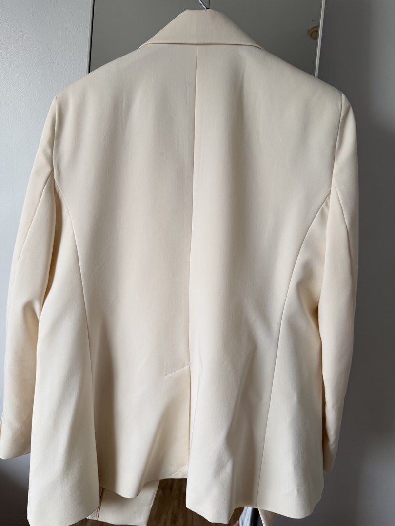 Mango Cream Blazer (Category: Coats, Jackets and Outerwear) located in Marikina City. Submitted by andreagalvanpreloved (Listing ID 1464437353, Image 3). Description: - Mango cream blazer - Single button closure - Two front pockets - Fully lined - Made in Vietnam - Perfect for dressing up or down - Never worn.