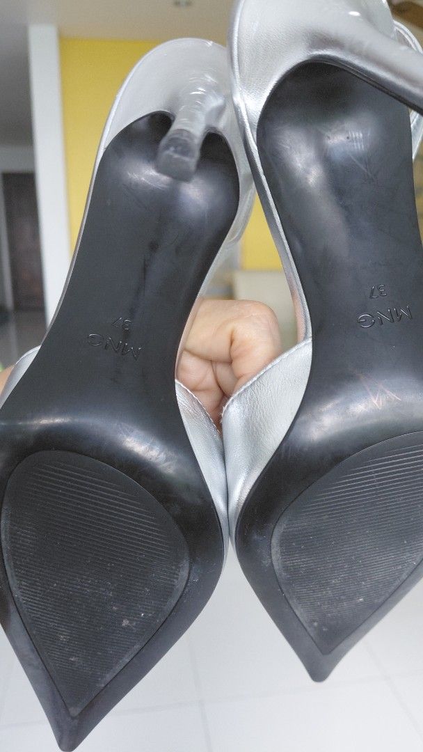 💯Mango Silver Slingback Heels Size 37 (Category: Heels) located in Mandaluyong City. Submitted by arlene2560 (Listing ID 1464399017, Image 3). Description: 💯 New, unused MANGO SILVER SLINGBACK. Size 37, fits a 38 or 9.6" insole measurements. Decluttering P1200. Mandaluyong Brand: Mango - Color: Silver - Style: Slingback Heels - Toe: Pointed - Heel: Thin - Features: Adjustable back strap - Size: 37 - Perfect for dressing up any outfit.