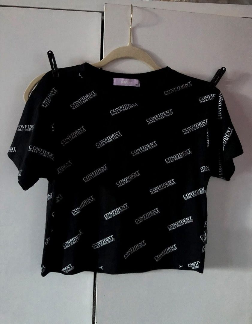 [U] MAPCHU - CONFIDENT MAKE TODAY COUNT text pattern cotton shirt (Category: Babies & Kids Fashion) located in San Juan City. Submitted by ttanmien (Listing ID 1464365026, Image 2). Description: ⚜️✨⚜️✨⚜️✨⚜️✨⚜️✨⚜️ 💁🏻‍♀️SELLING PRICE: ₱100 Original Price: Above ₱800 💁🏻‍♀️Size: Width x Length = 17 inch x 18 inch Armpit to armpit (width measurement) Shoulders to bottom (length measurement) Tag size: 160 (May fit kids/teens from 9 years old to 12 
