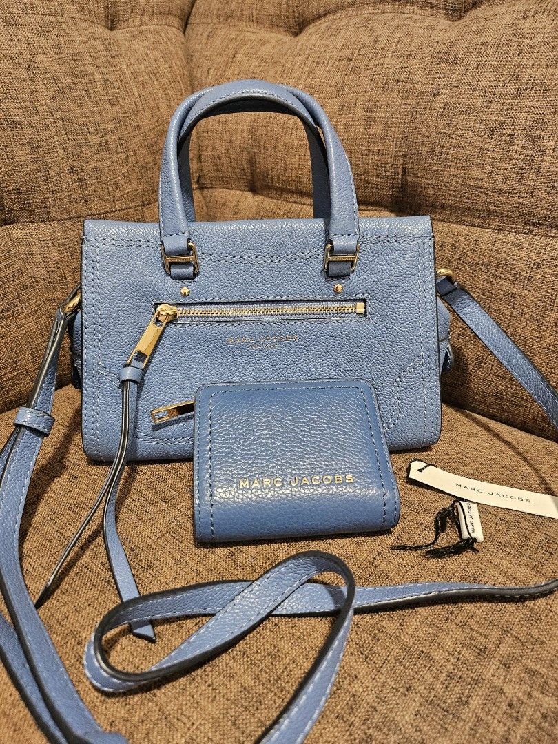 Marc Jacobs Blue Leather Top Handle Bag with Wallet (Category: Luxury Bags & Wallets) located in Manila. Submitted by maggiesilang (Listing ID 1464455358, Image 1). Description: - Brand: Marc Jacobs - Color: Blue - Material: Pebbled Leather - Features: Top handle, detachable crossbody strap, matching pouch - Hardware: Gold - Style: Versatile for everyday or evening wear.