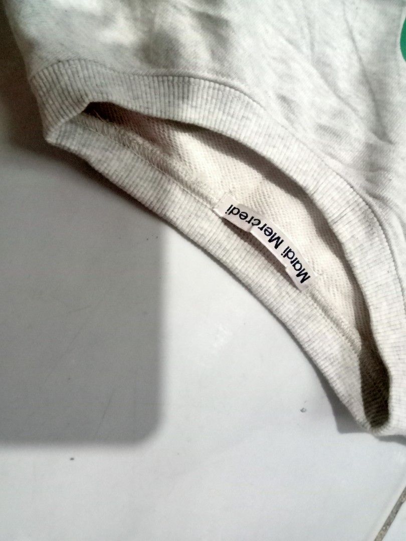 Mardi Mercredi Grey Daisy Sweatshirt (Category: Coats, Jackets and Outerwear) located in General Santos City (Dadiangas). Submitted by ginn.ze (Listing ID 1464372117, Image 3). Description: - Brand: Mardi Mercredi - Item: Grey Sweatshirt - Design: Signature daisy graphic and logo on front - Material: 100% Cotton - Size: Tagged M - Style: Ideal for casual wear.