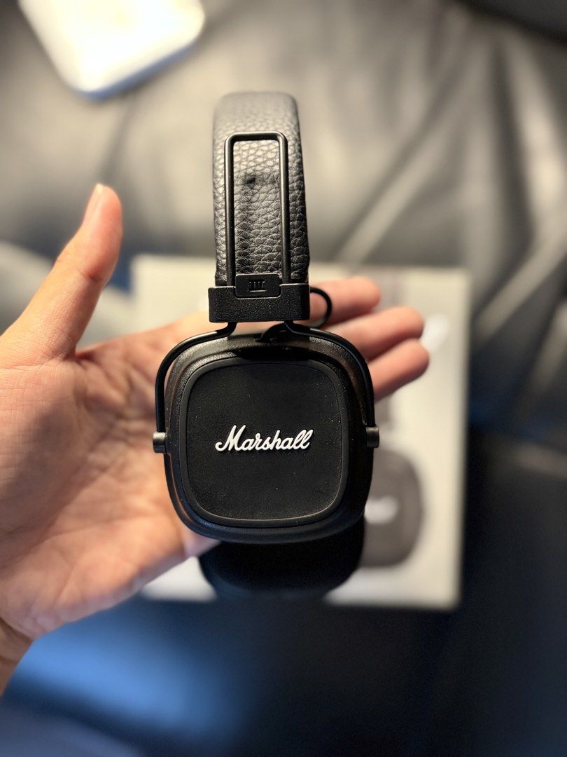Marshall Major IV (Category: Headphones & Headsets) located in Manila. Submitted by yungchungus (Listing ID 1464440470, Image 2). Description: inclusions: - major iv headphones - 3.5 mm audio cord - user manual -usb-c charging cable .