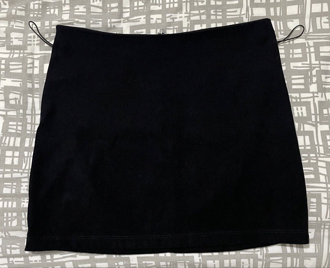 MASQ Black Skirt (Category: Skirts) located in Paranaque City. Submitted by preloveeed890 (Listing ID 1464378700, Image 1). Description: .