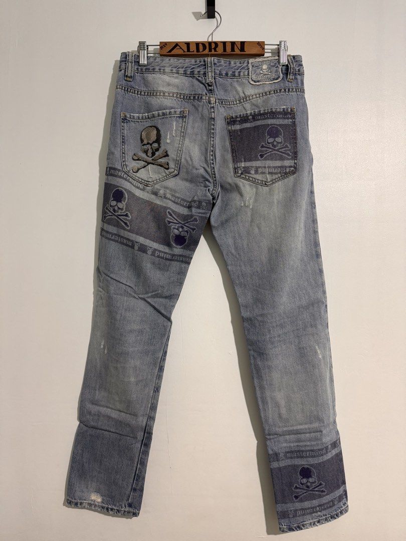 Mastermind Japan Skull Jeans 32-34 x 41 (Category: Jeans) located in Cavite. Submitted by aldrindela40142 (Listing ID 1464508209, Image 2). Description: - Mastermind Japan denim jeans - Iconic skull and crossbones motif - Size: 32-34 waist, 41 length - Distressed wash with rips and fading - Unique graphic panels on front and back - Ideal statement piece for streetwear enthusiasts.