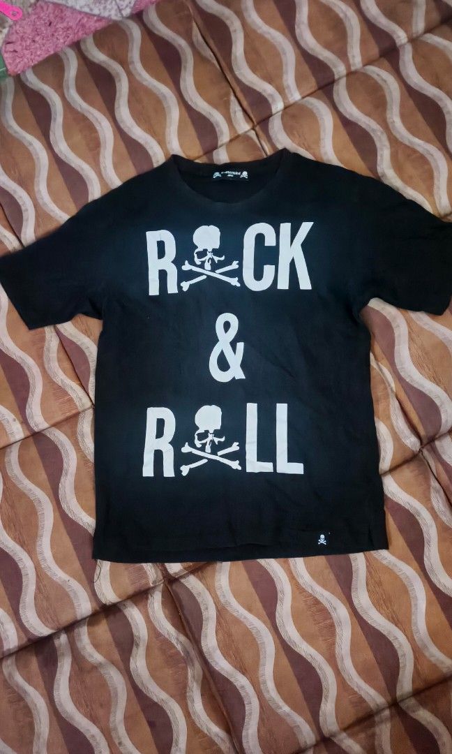 MasterMind tee (Category: Tshirts & Polo Shirts ) located in Manila. Submitted by mackussil (Listing ID 1464358997, Image 1). Description: MasterMind size. Large dimes. 21x28 complete tags issue. minimal crack print.