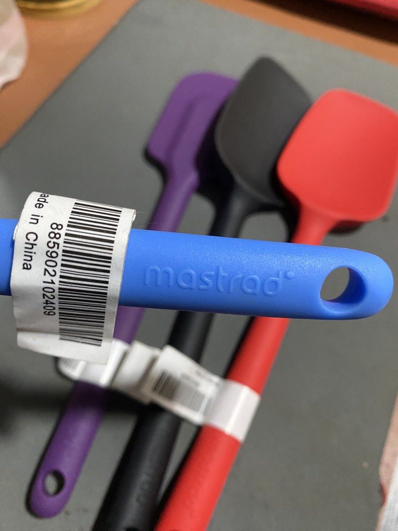 Mastrad Silicone Spatulas Set (Category: Bakeware) located in San Juan City. Submitted by fastturtle_d9ad50 (Listing ID 1464359382, Image 2). Description: Mastrad Silicone Spatulas Set - Set of 4 Mastrad silicone spatulas - Colors: Blue, Purple, Black, Red - Ideal for baking and cooking - Made from durable silicone - Easy to clean - Each spatula has a hanging hole.