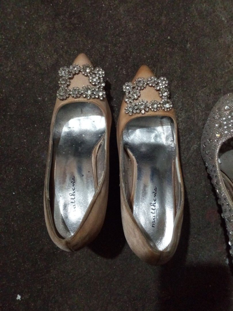 Matthews Embellished Pointed Toe Heels (Category: Heels) located in Pasig City. Submitted by zakquinnjax44 (Listing ID 1464567690, Image 1). Description: - Beige pointed toe heels from Matthews - Features sparkly embellishments on the front - Moderate heel height - Ideal for elevating any outfit.