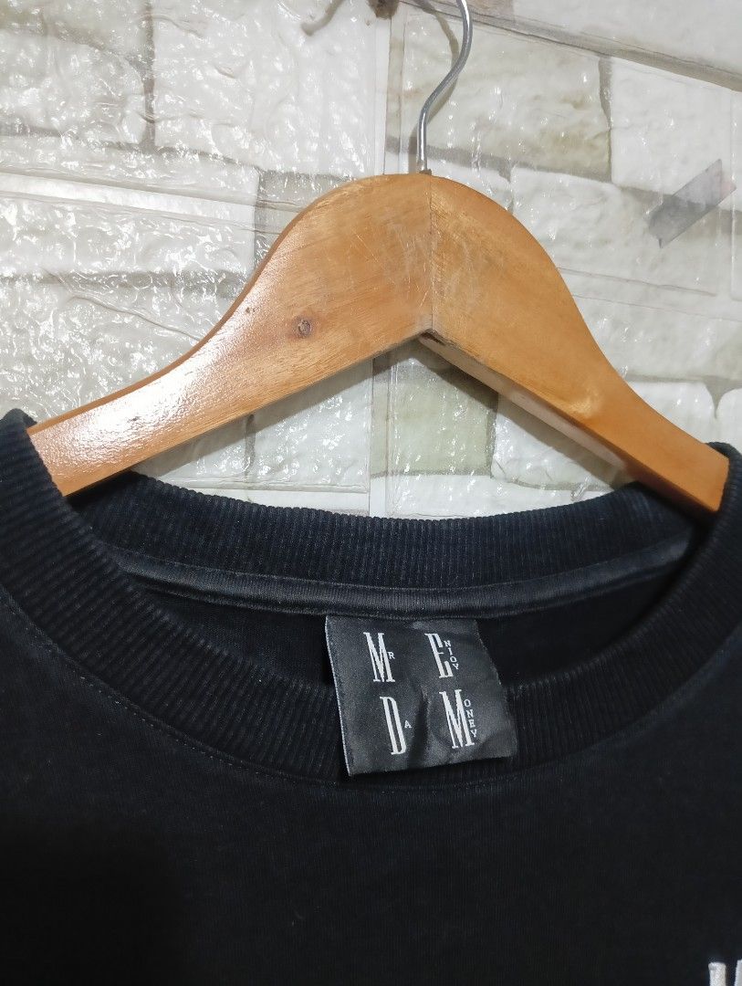 MEDM Pullover (Category: Coats, Jackets and Outerwear) located in Manila. Submitted by 322thriftshop (Listing ID 1464370732, Image 2). Description: Mr. ENJOY DA MONEY • L'29 x W'23 • SIZE: XL •COLOR RATE: 9.8/10 •CONDITION: AS NEW •NO ISSUE!.