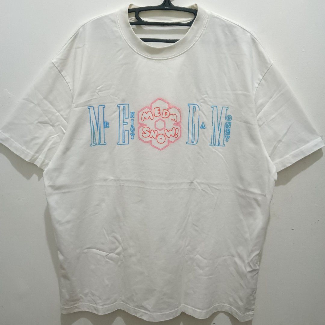 MEDM SnowDay Print Shirt (Category: Tshirts & Polo Shirts ) located in Caloocan City. Submitted by jaychingsss (Listing ID 1464544534, Image 1). Description: MEDM x Snowday Collab Shirt - 100 24x30 Heavy Cotton with neck tag, cut wash tag Issue: Print peeling NEED WASH.