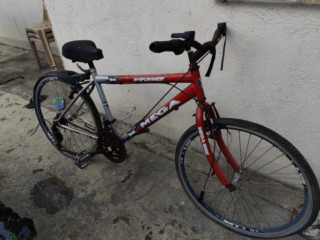 Mega X-Runner Mountain Bike (Category: Bicycles) located in Caloocan City. Submitted by vongabriel33911 (Listing ID 1464359919, Image 3). Description: -1000 Negotiable price 💸💸 -Heavily used -Scrap bike -Brand and Model: Mega X-Runner. -Frame: Red and silver diamond-style steel frame. -Wheels: 26-inch rims with knobby all-terrain tires. -Drivetrain: Multi-speed gear system with handlebar shifters..