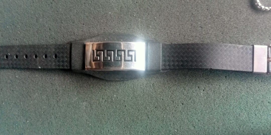 Men's bracelet (Category: Everything Else Others) located in Paranaque City. Submitted by dimaguilaa94969 (Listing ID 1464427704, Image 1). Description: pm if int 09260966619.