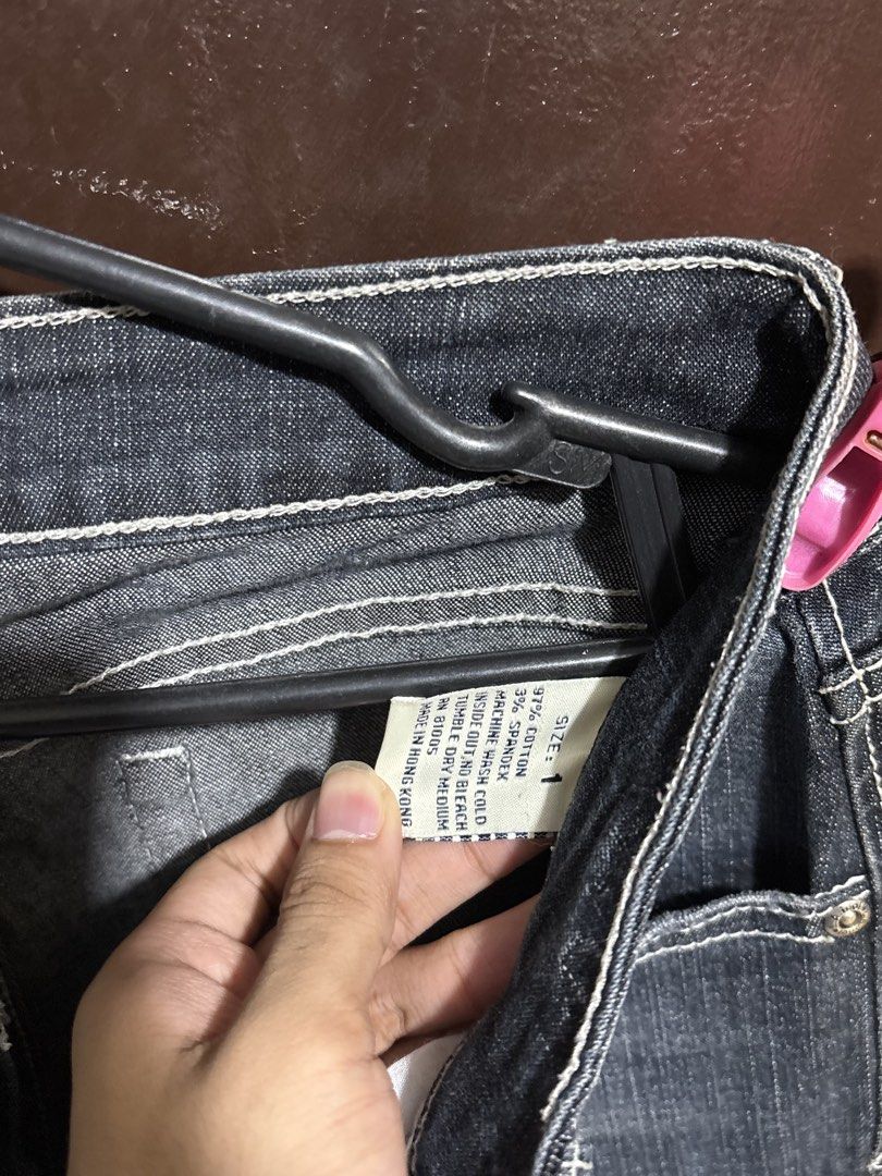 Men's jeans (Category: Jeans) located in Quezon City. Submitted by den.declutters (Listing ID 1464510318, Image 2). Description: .