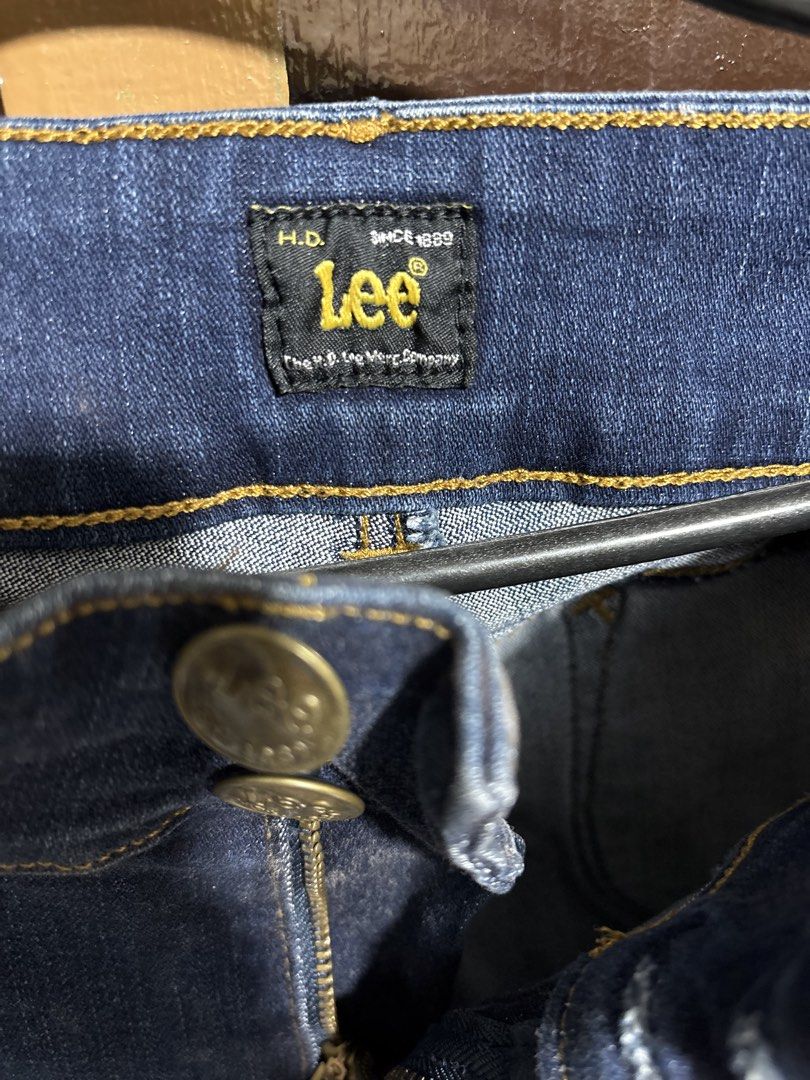 Men's Lee Pants (Category: Jeans) located in Quezon City. Submitted by den.declutters (Listing ID 1464519313, Image 2). Description: Fits 30 waist line.